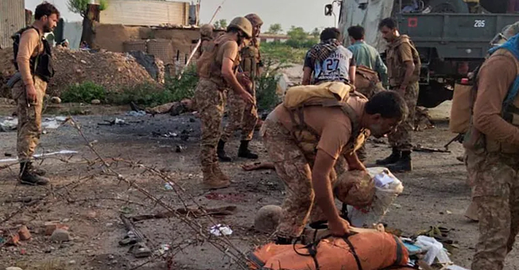 Many killed as fighters storm police station in Pakistan