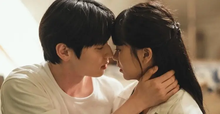 বাসি মুখে সঙ্গীকে ৪ মিনিট চুমু খেলে বদলে যাবে জীবন