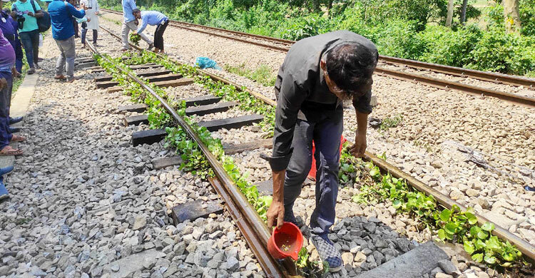 সচল হলো বেঁকে যাওয়া রেললাইন