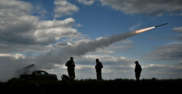 ইউক্রেন সীমান্তে ২ রুশ যুদ্ধবিমান ও ২ হেলিকপ্টার ভূপাতিত