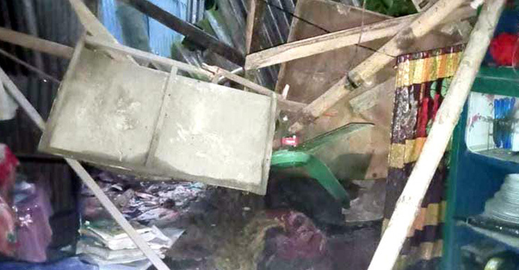 ঘূর্ণিঝড় মিধিলি প্রভাবে কুমিল্লায় প্রাণ গেলো ২ জনের