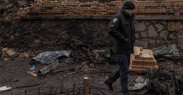 ট্রাম্প-পুতিনের ফোনালাপের পরেই রাশিয়া-ইউক্রেনের সংঘাত