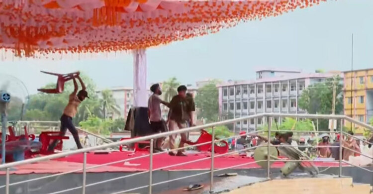 গোপালগঞ্জে এনসিপির সমাবেশ মঞ্চে নিষিদ্ধ ছাত্রলীগের হামলা