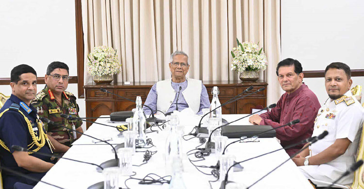 সশস্ত্র বাহিনী দিবসের অনুষ্ঠানে প্রধান উপদেষ্টাকে আমন্ত্রণ