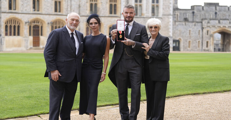 ডেভিড এখন ‘স্যার বেকহ্যাম’