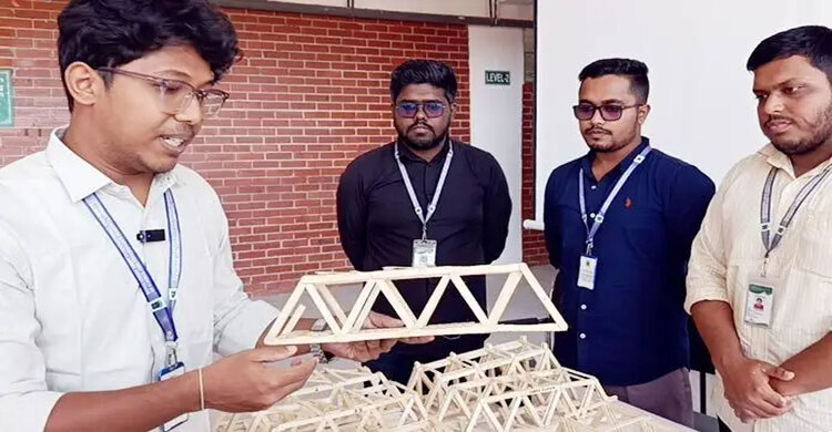 তিন বিশ্ববিদ্যালয়ের শিক্ষার্থীদের ব্রিজ তৈরির প্রতিযোগিতা