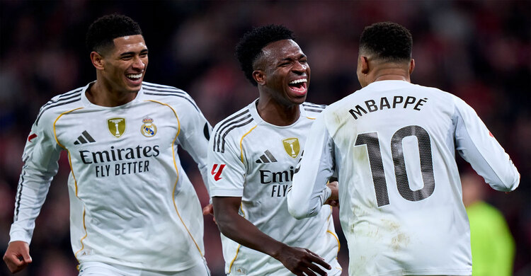 এমবাপের জোড়া গোলে বার্সার সঙ্গে ব্যবধান কমালো রিয়াল