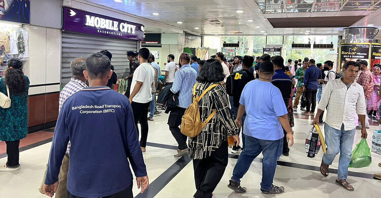 সারাদেশে মোবাইল ফোনের দোকান বন্ধ, বিটিআরসি ঘেরাওয়ের হুঁশিয়ারি