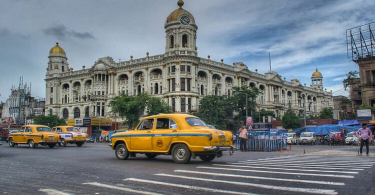 ভিসাকেন্দ্র বন্ধ, ধুঁকছেন কলকাতার নিউমার্কেটের ব্যবসায়ীরা