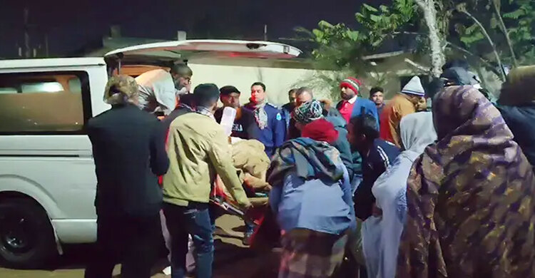 বিকাশের এজেন্টকে কুপিয়ে টাকা ছিনতাই, চিনে ফেলায় শরীরে আগুন