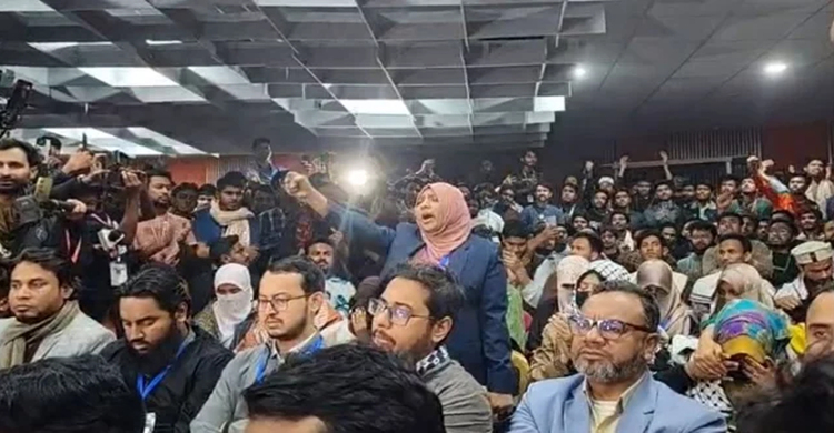 জকসুতে জয় পেয়েই হাদি হত্যার বিচার চাইলেন ইনকিলাব মঞ্চের নেত্রী শান্তা আক্তার