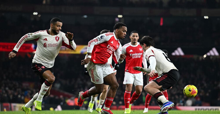 লিভারপুল-আর্সেনালের হাইভোল্টেজ লড়াইয়ে জেতেনি কেউ