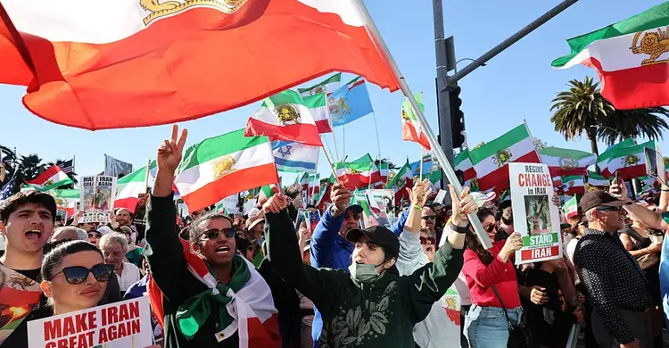 মোড় নিচ্ছে ইরানের সরকারবিরোধী আন্দোলন, বিভিন্ন শহরে সমর্থকদের বড় সমাবেশ