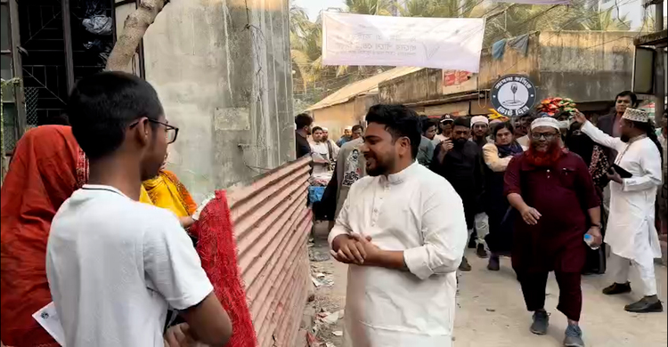 শেষ মুহূর্তের নির্বাচনী প্রচারণায় ব্যস্ত নাহিদ ইসলাম