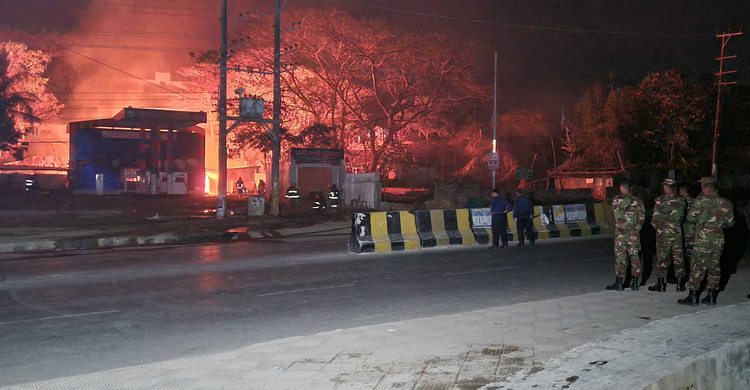 কক্সবাজারে এলপি গ্যাস পাম্পে ভয়াবহ অগ্নিকাণ্ড