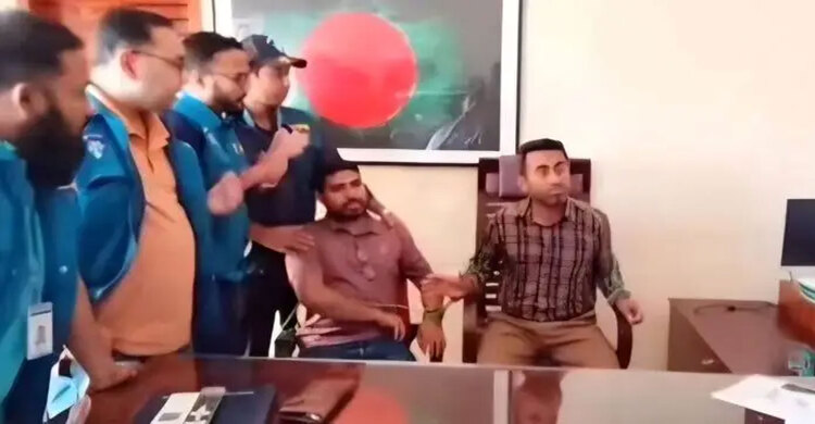 ঘুসের টাকাসহ সোনাগাজীর পিআইও দুদকের হাতে আটক