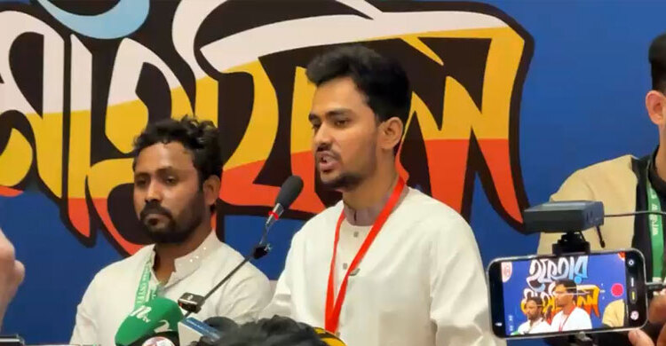 সংস্কার পরিষদের শপথ না নিয়ে নতুন বাংলাদেশের প্রচেষ্টাকে বৃদ্ধাঙ্গুলি দেখিয়েছে বিএনপি: আসিফ মাহমুদ