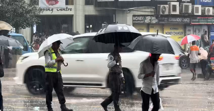 বছরের প্রথম বৃষ্টিতে ভিজলো রাজধানী