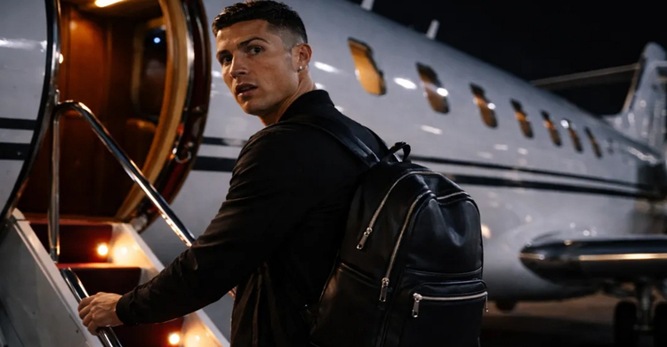 ব্যক্তিগত বিমানে যু'দ্ধকবলিত সৌদি ছেড়েছেন রোনালদো