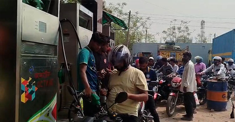 রাজশাহীতে পেট্রোল পাম্পে হুড়োহুড়ি ৩০০ টাকার বেশি জ্বালানি পাওয়া যাচ্ছে না