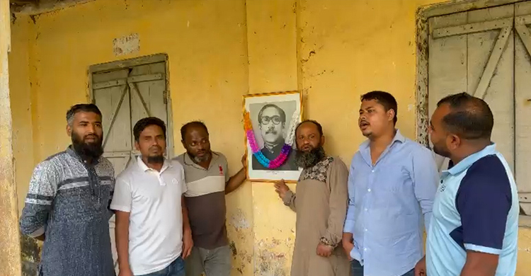 গাইবান্ধার সাদুল্লাপুরে নিষিদ্ধ আওয়ামী লীগের ঐতিহাসিক ৭ মার্চ পালন