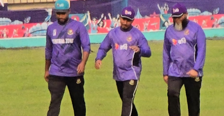 শারীরিক ব্যায়ামের পাশাপাশি খুনসুটিতে ব্যস্ত জাতীয় দলের তিন কোচ