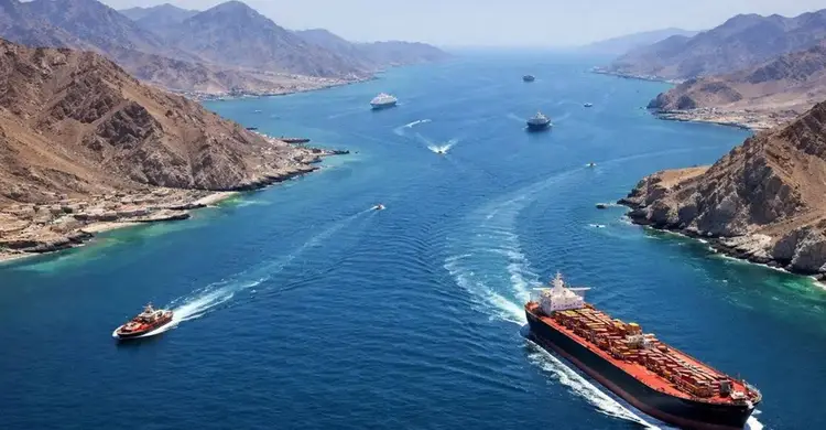 মধ্যপ্রাচ্যে মহাযুদ্ধের দামামা জল ও আকাশে ইরানের নজিরবিহীন হামলা!