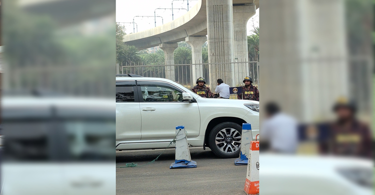 কড়া নিরাপত্তায় সংসদের প্রথম অধিবেশনে  প্রবেশ করেছেন বিদেশি রাষ্ট্রদূতরা