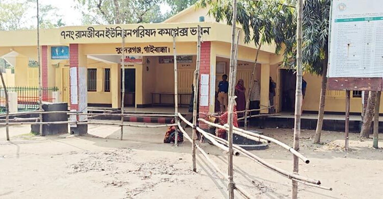 গাইবান্ধায় বিএনপির দুই গ্রুপের দ্বন্দ্বে চাল বিতরণ বন্ধ, খালি হাতে ফিরলেন দুস্থরা