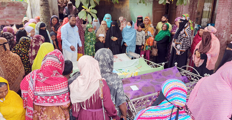 মোংলায় এক উঠানে ৯ মরদেহ, শোকের মাতম