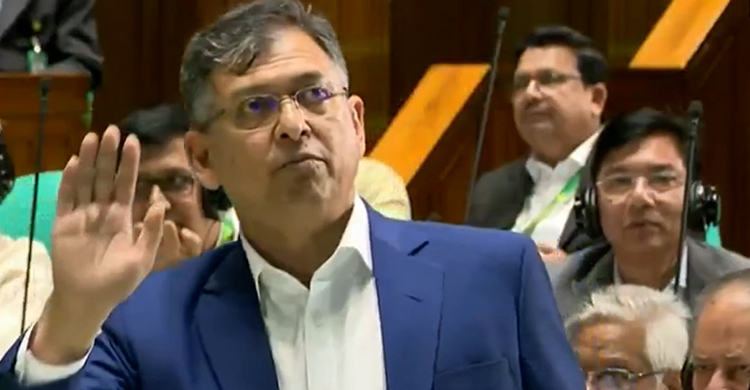 সংসদে স্বরাষ্ট্রমন্ত্রীর বক্তব্যের সময় বিরোধীদলের হট্টগোল