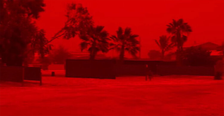 ঝড়ের আগে লাল হয়ে গেলো আকাশ