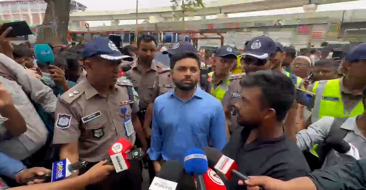 ডিএমপির অভিযান অবৈধ স্থাপনা উচ্ছেদে দোকানিদের ক্ষোভ