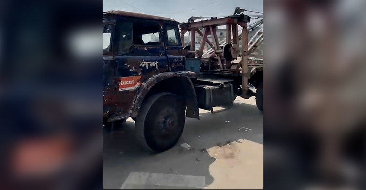 মোহাম্মদপুরে ফুটপাত উচ্ছেদ অভিযান