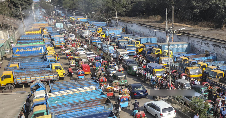 ট্রাক, লরির দখলে রাজধানীর মেয়র আনিসুল হক সড়ক