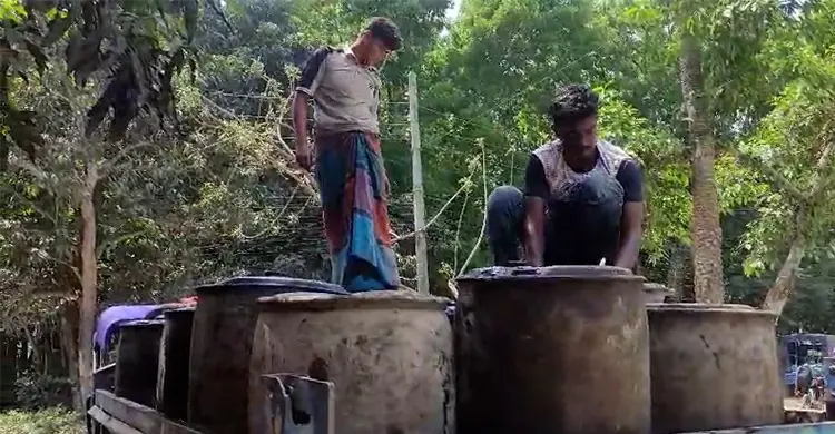 মাগুরায় তেল নামানো নিয়ে হইচই, বার্নিশ ওয়েল দাবি সংশ্লিষ্টদের