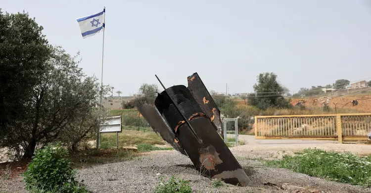 ট্রাম্পের আল্টিমেটামে পাত্তা দিচ্ছে না ইরান, কুয়েত-ইসরায়েলে হামলা