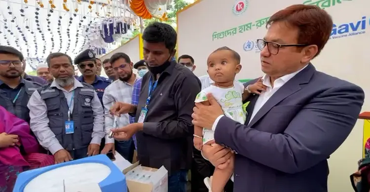 পাবনায় হাম প্রতিরোধে জরুরি টিকাদান শুরু   