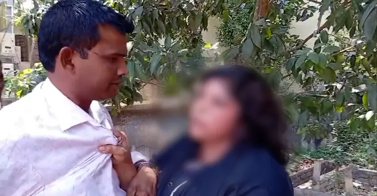 পরকীয়া ও বহুবিবাহকে কেন্দ্র করে আদালত সড়কে স্বামী-স্ত্রীর মারামারি