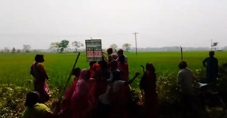 চিনিকলের দখল করা জমির কমিটি নিয়ে সাঁওতালদের সংঘর্ষ, আহত ৩