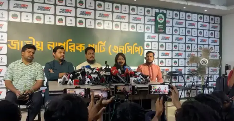 লুটেরাদের কাছে ব্যাংক ফিরিয়ে দেওয়ার আইন প্রণয়ন করা হয়েছে: আখতার হোসেন