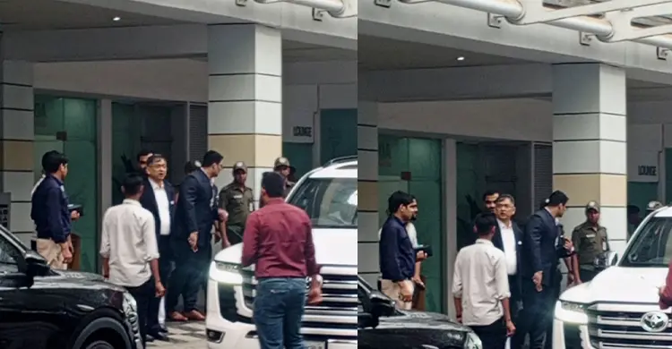 বাংলাদেশের খেলা শেষে স্টেডিয়াম থেকে বের হলেন স্বরাষ্ট্রমন্ত্রী