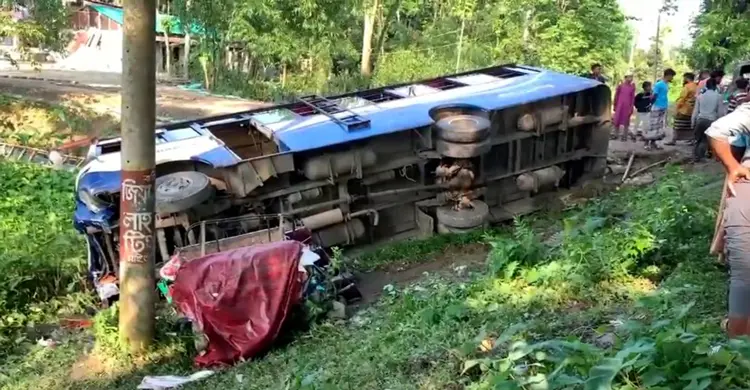 সুনামগঞ্জে বাস-সিএনজি সংঘর্ষে নিহত বেড়ে ৫, একই পরিবারের তিনজন