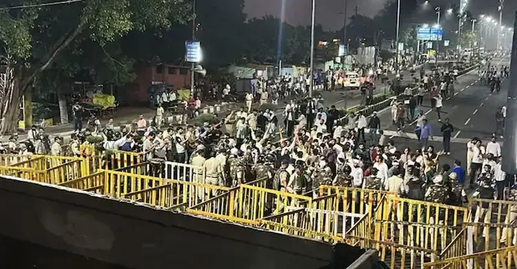 ভারতের মধ্যপ্রদেশে কৃষকদের সঙ্গে পুলিশের সংঘর্ষ