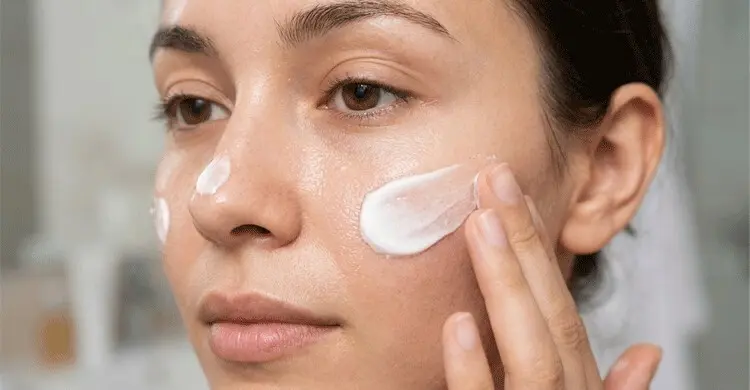 সানস্ক্রিন দেওয়ার পর মুখ কালচে দেখায় কেন?