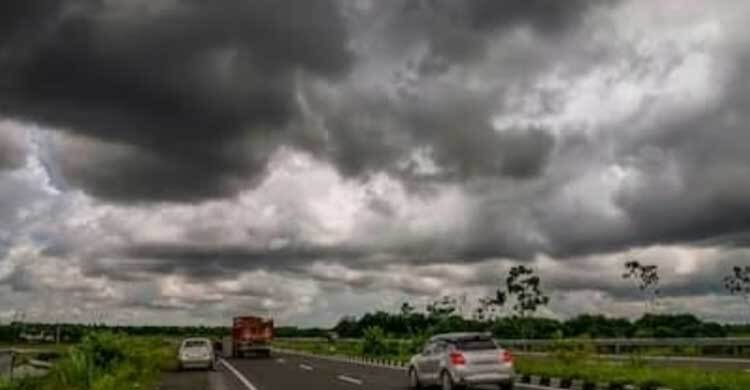 দক্ষিণবঙ্গে ভারী থেকে অতি ভারী বৃষ্টির সতর্কতা জারি