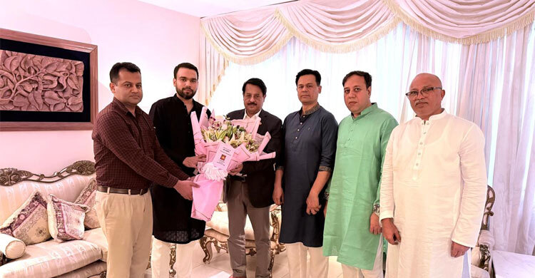 Yunus sends birthday bouquet to Khaleda