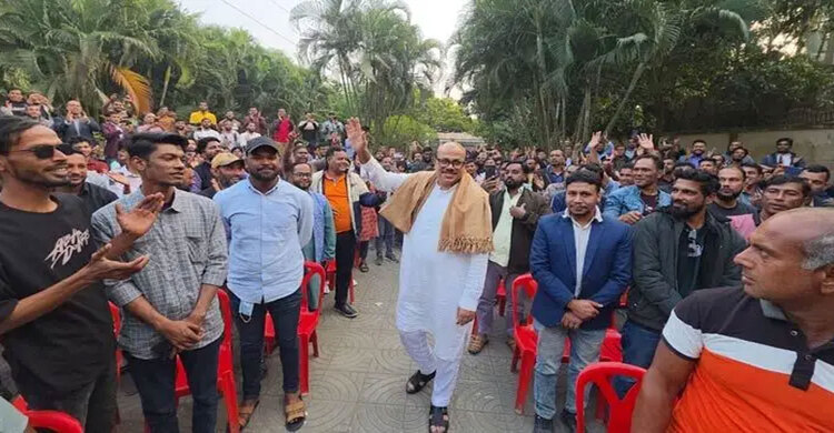 নেতাকর্মীদের সঙ্গে আসলাম চৌধুরীর মতবিনিময়