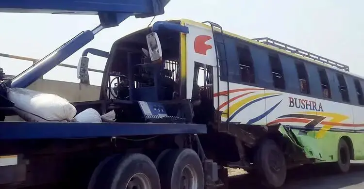 3 die as bus crashes into road divider in Sirajganj