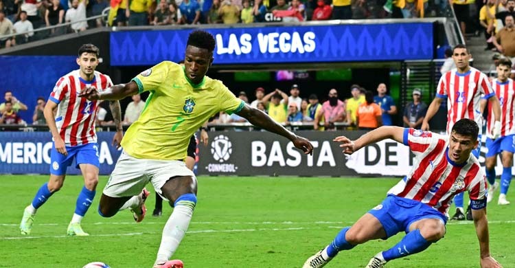 প্রথমার্ধে ৩-০ গোলে এগিয়ে ব্রাজিল